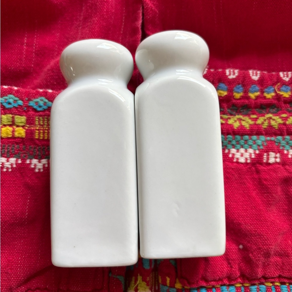 White Ceramic Salt and Pepper Shaker Set - Classic Kitchen Tools
